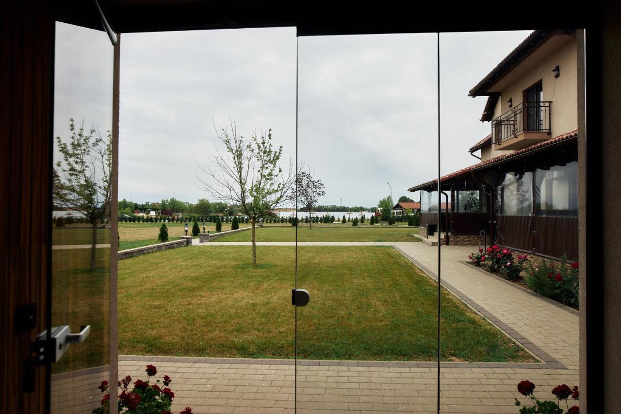Pensiunea Brise Mediesu Aurit Buitenkant foto